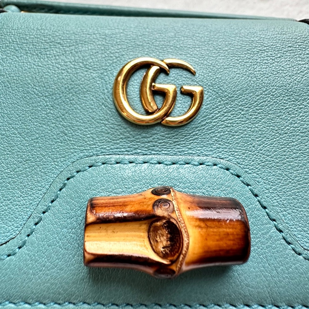 GUCCI 
Wonka Grain Calfskin Diana Tri-Fold Wallet Dusty Azure - Picture 4 of 15